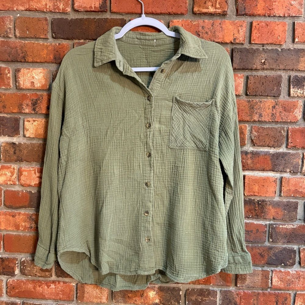 Womens gauzy beachy coastal button up shirt green L